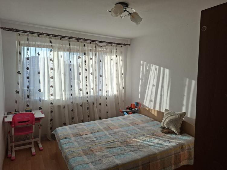 Apartament cu 3 camere decomandat în Dragomirești