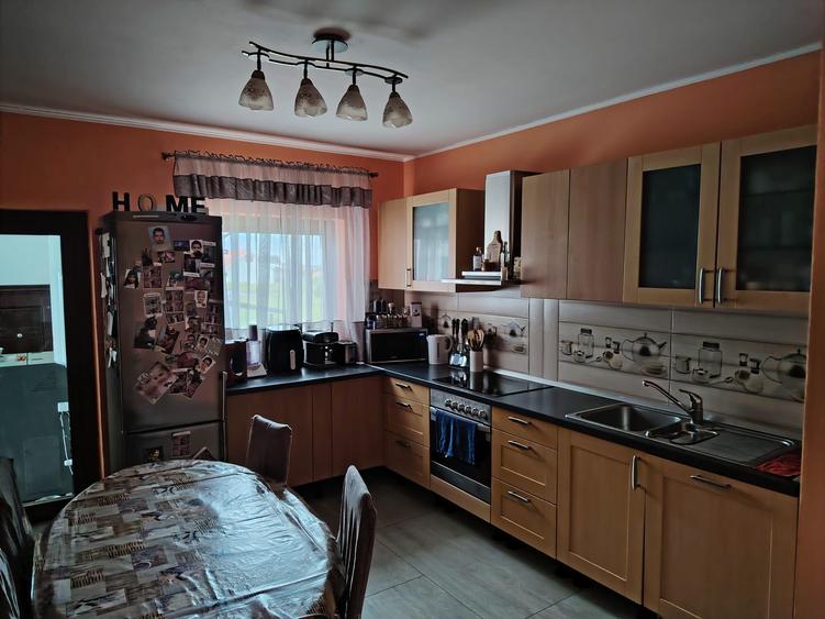 Casă cu 4 camere în Frumușeni