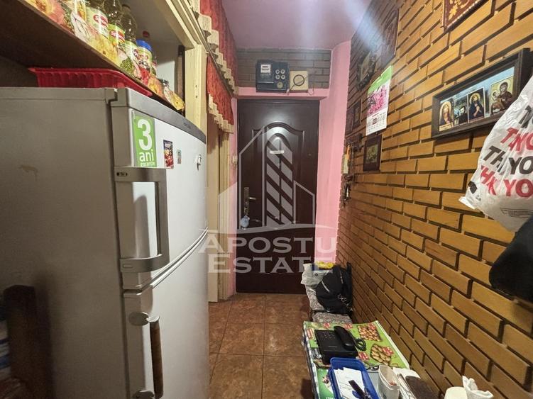Apartament cu 2 camere semidecomandat în Spitalul Județean