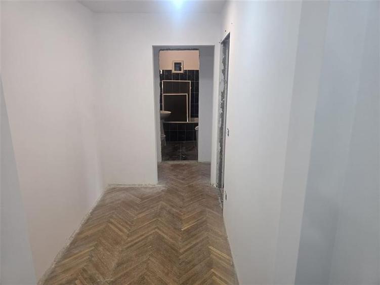 Apartament cu 3 camere decomandat în Lipovei