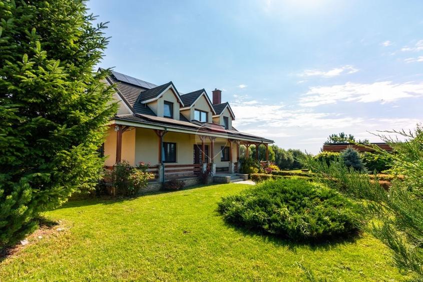 Casă individuală cu 6 camere cu Piscina în Gagu