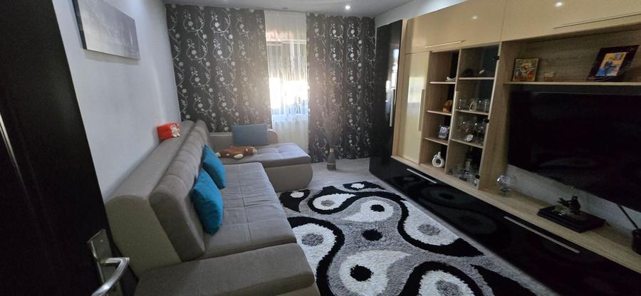 Apartament cu 3 camere nedecomandat, mobilat în Micro 9