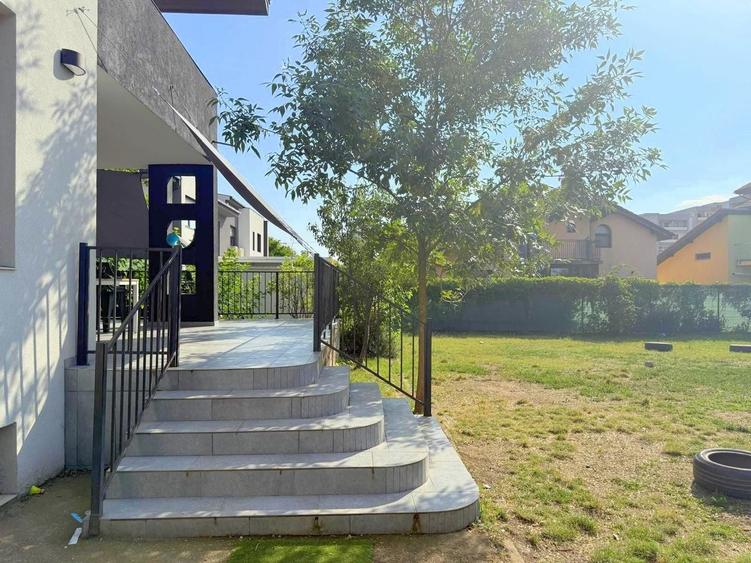 Casă individuală cu 5 camere cu Canalizare în Aradului