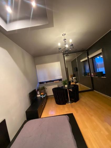 Casă individuală cu 7 camere cu Canalizare în Central
