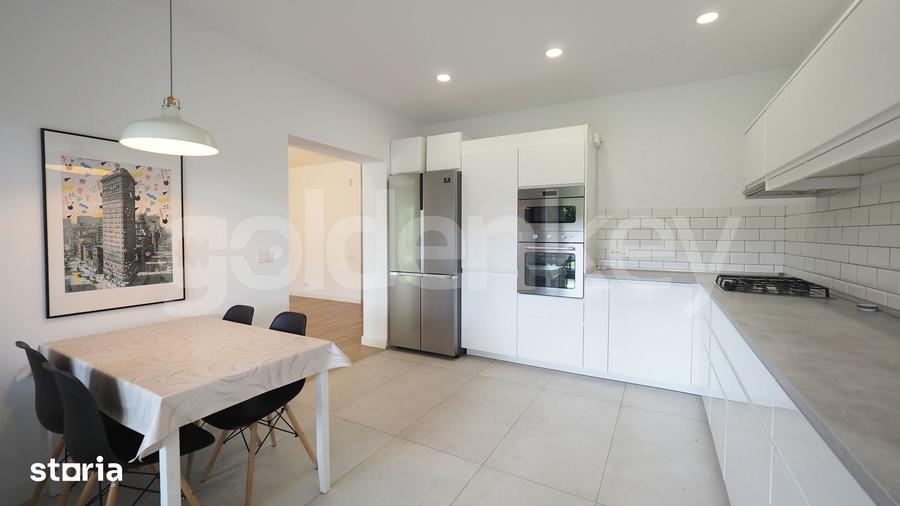 Casă cu 7 camere cu Teren 250 Mp în Central