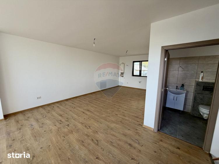 Casă cu 3 camere cu Teren 400 Mp în Golești
