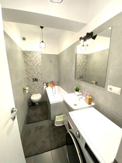 Apartament cu 3 camere decomandat în Tractorul