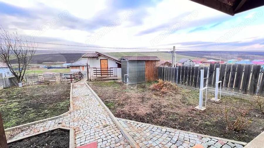 Casă cu 4 camere cu Teren 500 Mp în Bogonos