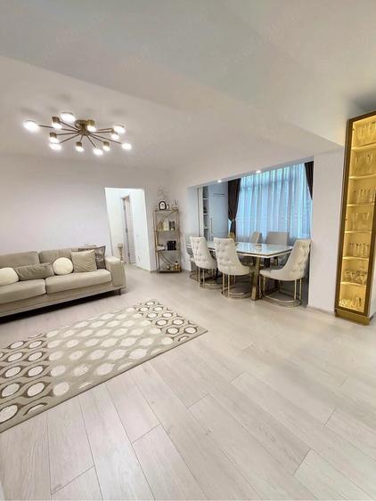 Apartament cu 3 camere semidecomandat în Central