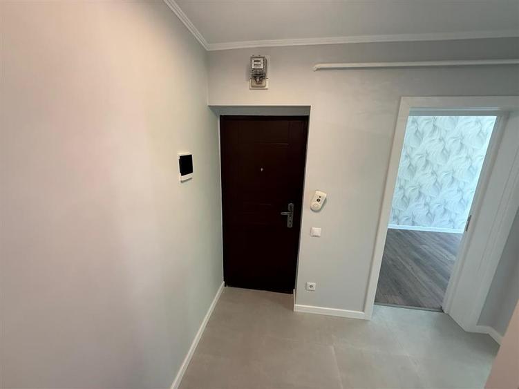 Apartament cu 3 camere semidecomandat în Tătărași