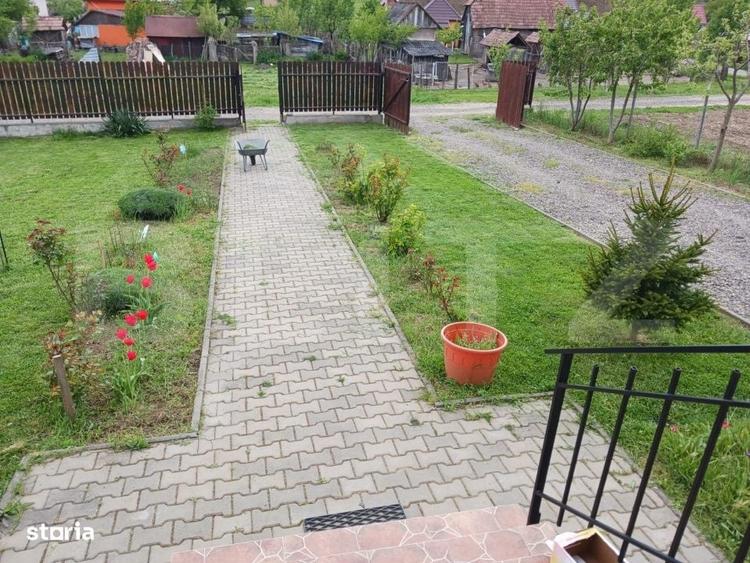 Casă cu 4 camere cu Teren 500 Mp în Bărdești