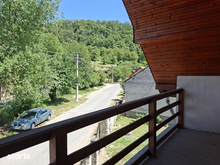 Casă cu 3 camere cu Teren 1485 Mp în Dobra