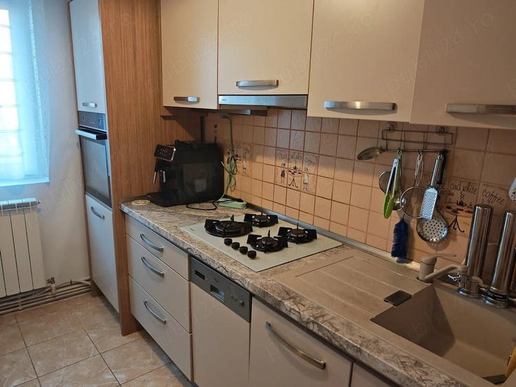 Apartament cu 3 camere semidecomandat în Crig