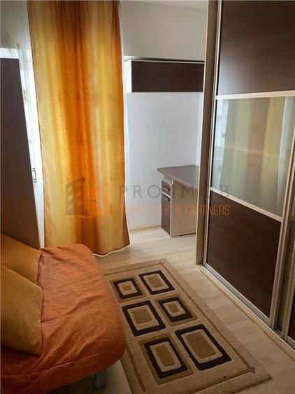 Apartament cu 3 camere decomandat, mobilat în 1 Decembrie