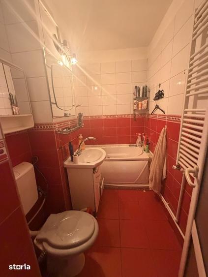 Apartament cu 2 camere semidecomandat în Craiovița Nouă