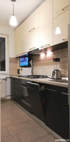 Apartament cu 4 camere decomandat în Apusului