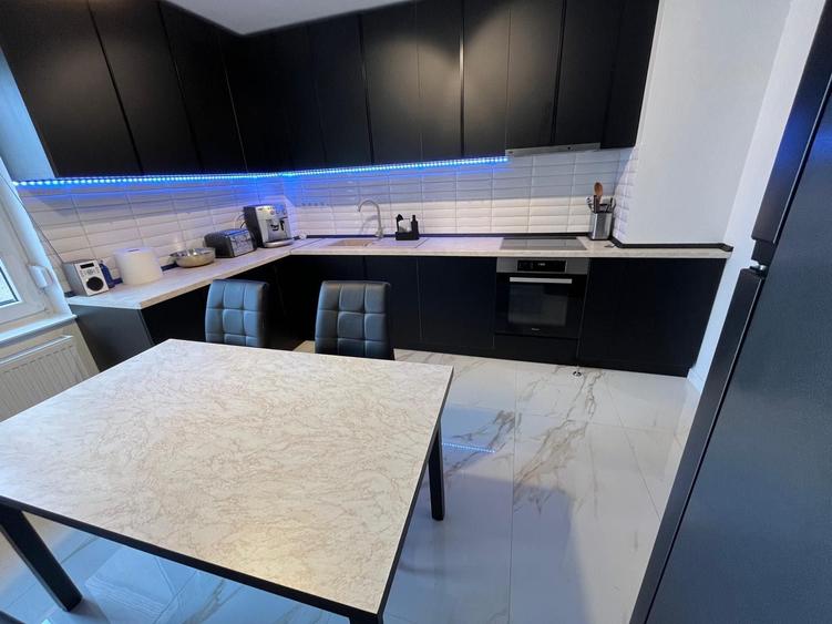 Apartament cu 4 camere decomandat în Centru Civic