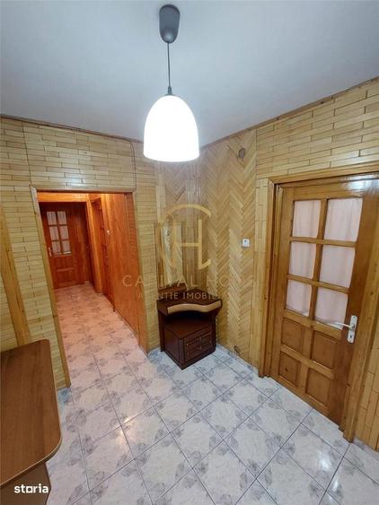 Apartament cu 3 camere decomandat, mobilat în Nicolina