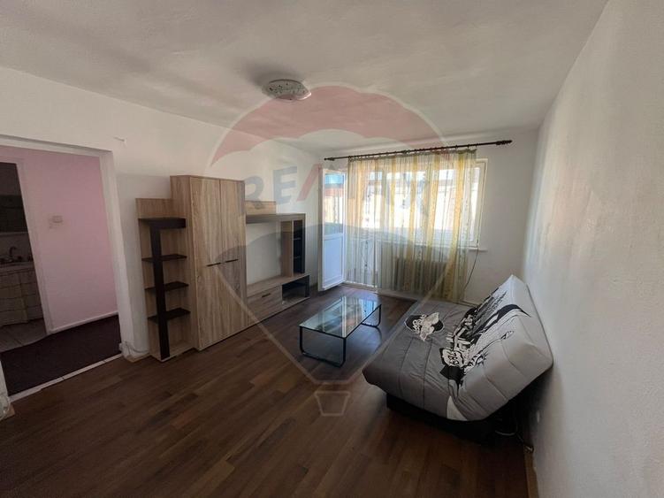 Apartament cu 2 camere semidecomandat, mobilat în Central