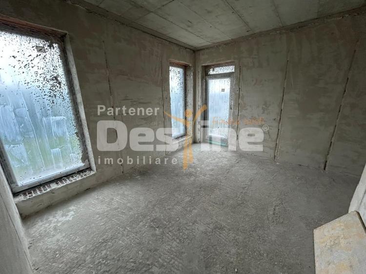Casă individuală cu 5 camere cu Teren 360 Mp în Rediu