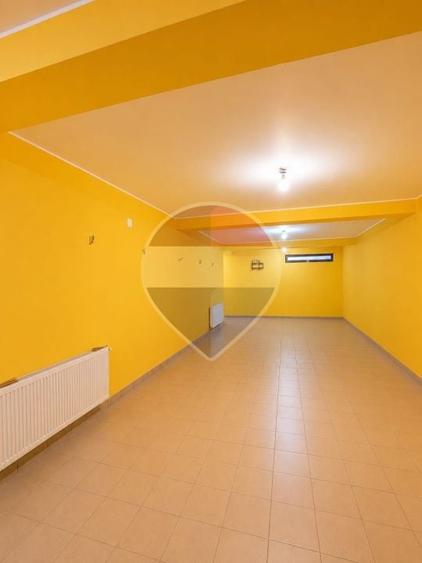 Casă individuală cu 12 camere cu Piscina în Fundeni