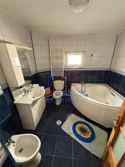 Apartament cu 3 camere decomandat în Filiași