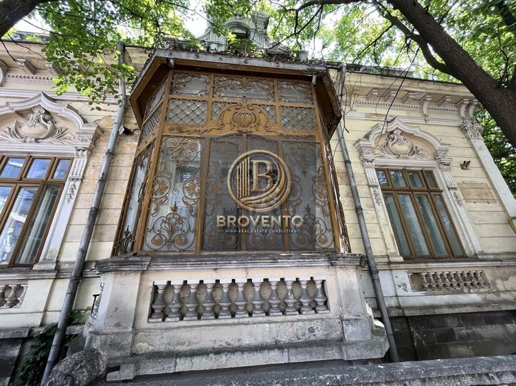 Casă individuală cu 15 camere cu Canalizare în Central