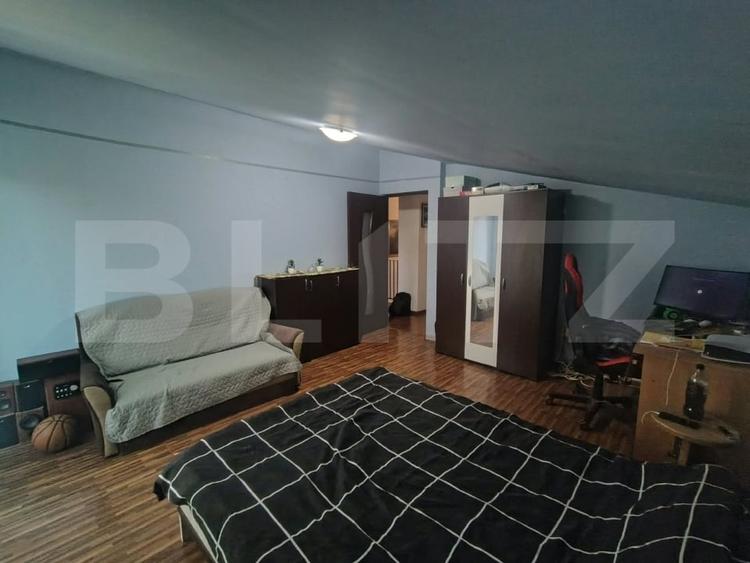 Apartament cu 5 camere semidecomandat, mobilat în Florești