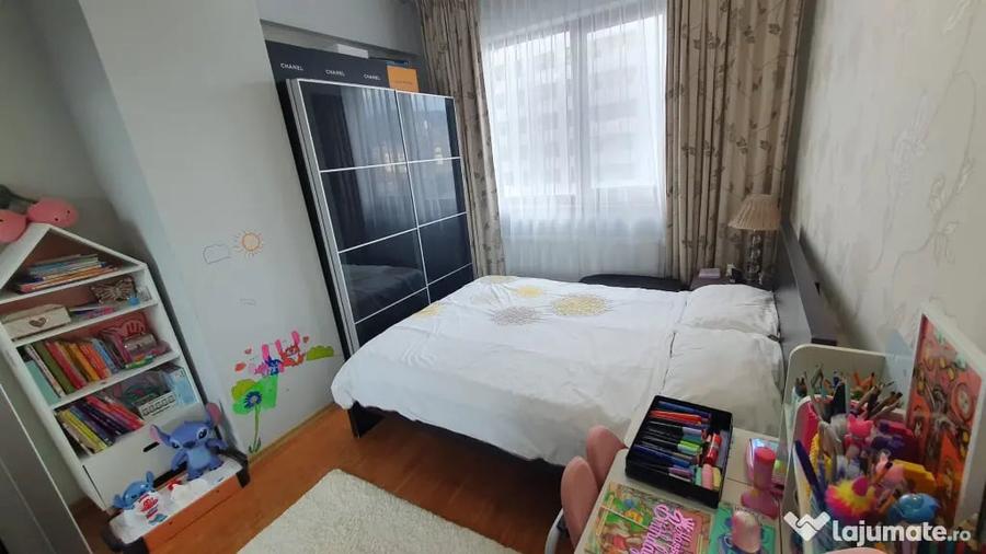 Apartament cu 3 camere decomandat în Vest