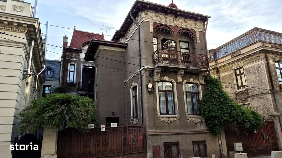 Casă cu 8 camere cu Teren 162 Mp în Ultracentral