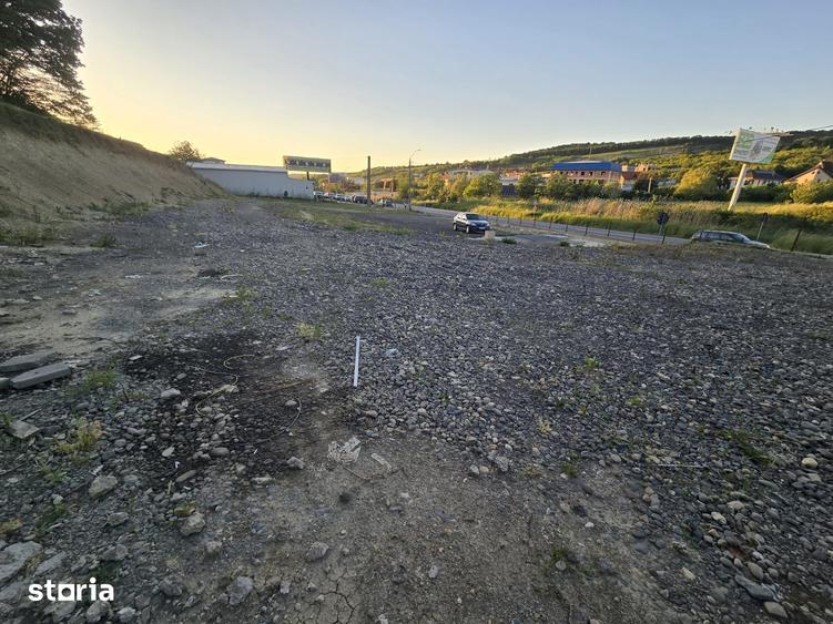 Spațiu comercial, de 2,500 mp, în Corunca