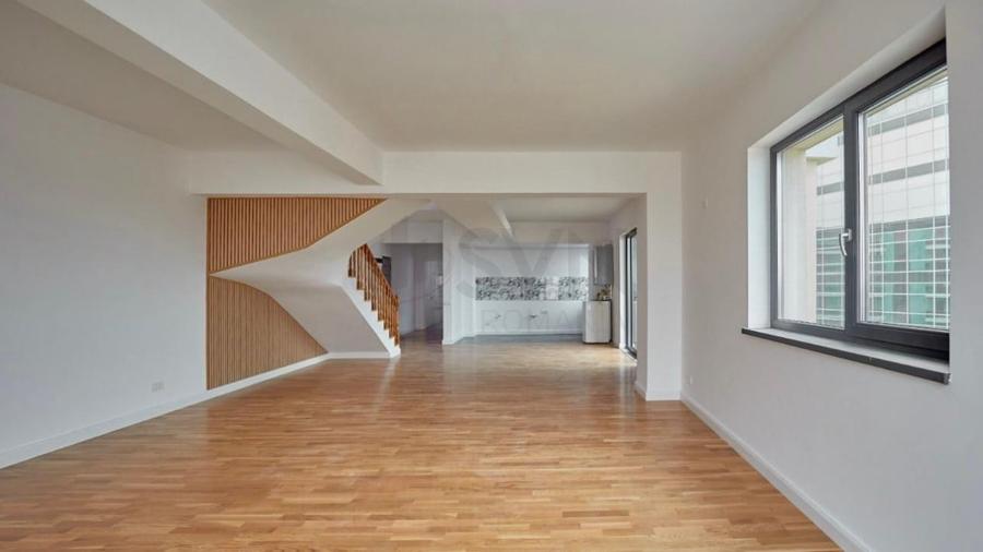 Apartament cu 4 camere decomandat în Pipera