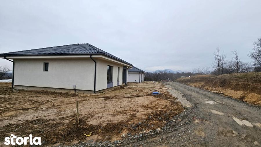 Casă cu 4 camere cu Teren 530 Mp în Groși