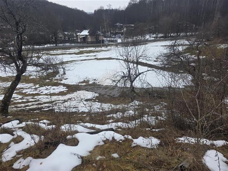 Teren Construcții intravilan de 1812 mp, în Est