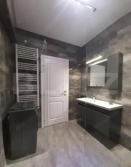 Apartament cu 3 camere decomandat în Livezeni