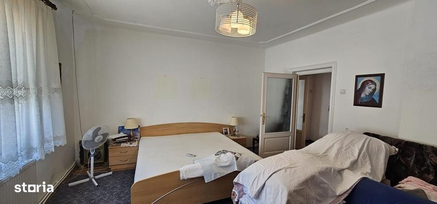 Casă cu 3 camere în Lazaret