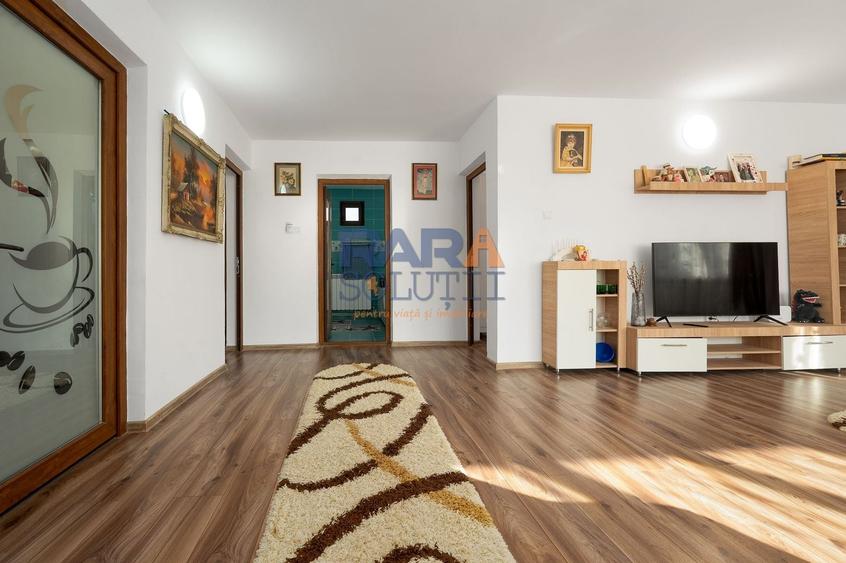 Casă individuală cu 4 camere cu Canalizare în Poienari