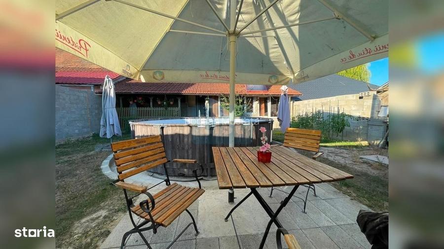 Casa rustica cu piscina,teren generos si potential excelent in Tarnova