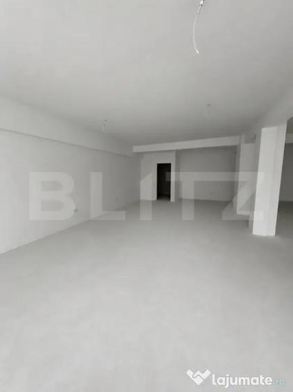 Spațiu comercial, de 90 mp, în Piața Centrală