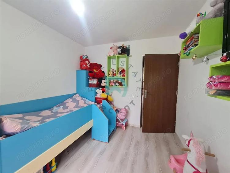 Apartament cu 3 camere decomandat în Craiter