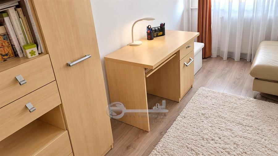 Apartament cu 3 camere decomandat în Podu Roș