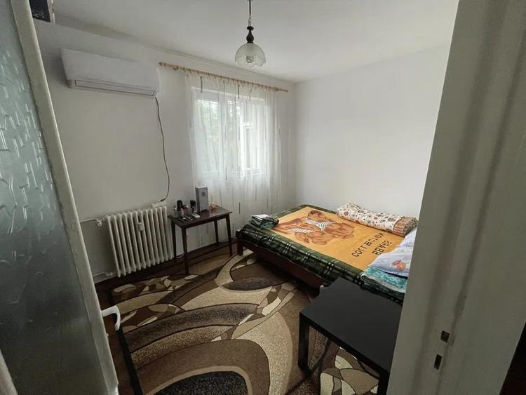 Apartament cu 2 camere semidecomandat, mobilat în Podu Roș
