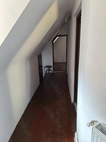 Casă cu 5 camere cu Teren 97 Mp în Central