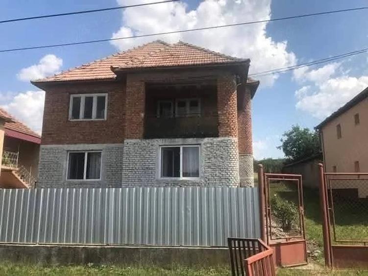 Casă cu 3 camere cu Teren 17 Mp în Marin