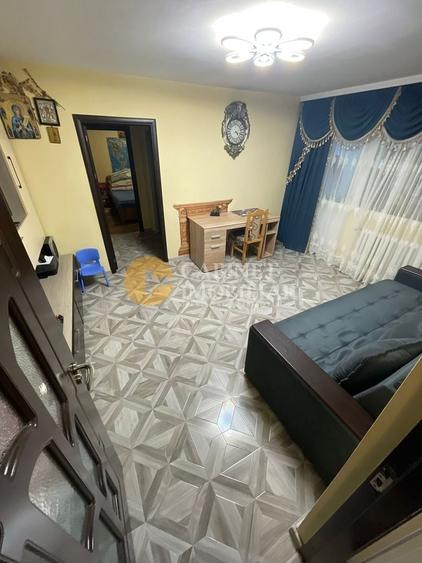 Apartament cu 2 camere semidecomandat, mobilat în Podu Roș