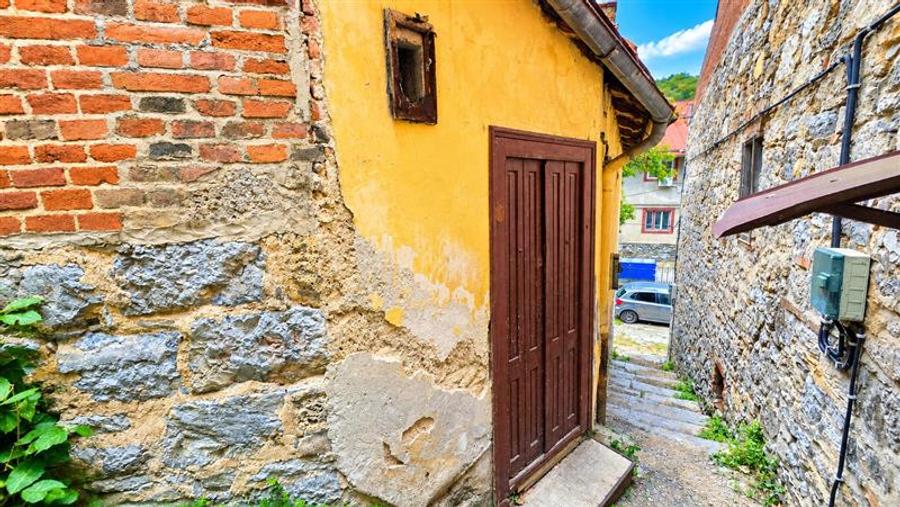 Casă individuală cu 2 camere cu Canalizare în Vest