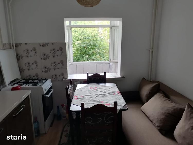 Apartament cu 2 camere decomandat în Rovine