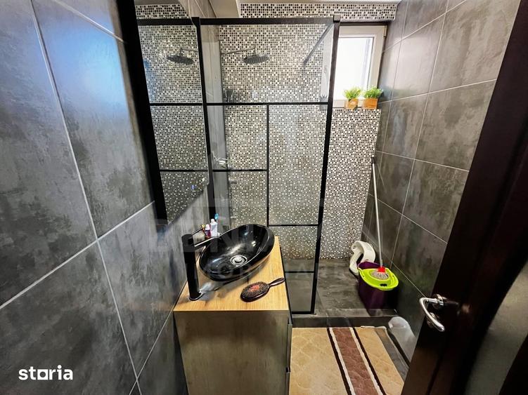 Casă cu 6 camere cu Teren 467 Mp în Cârcea