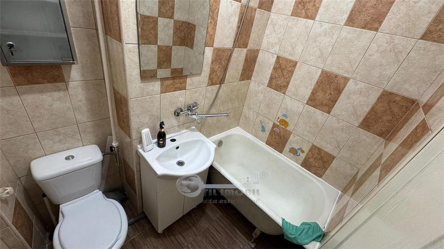 Apartament cu 3 camere nedecomandat, mobilat în Tătărași