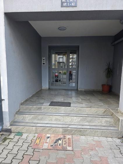 Apartament cu 3 camere decomandat în Berceni